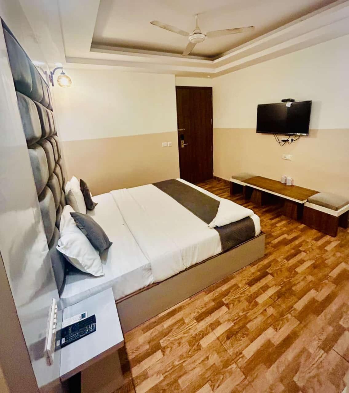 Hotel Airport City New Delhi Exterior foto