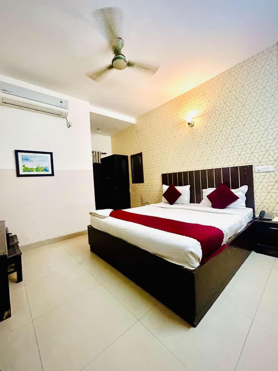 Hotel Airport City New Delhi Exterior foto